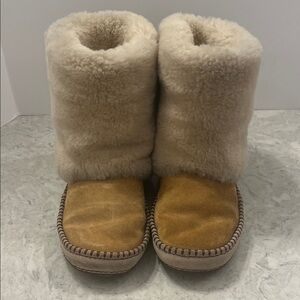 UGG Kestrel Shearling Boot Size 9